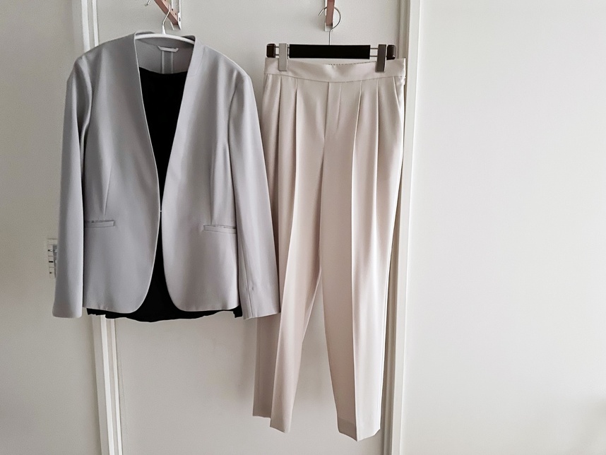 オフィスカジュアルな服装